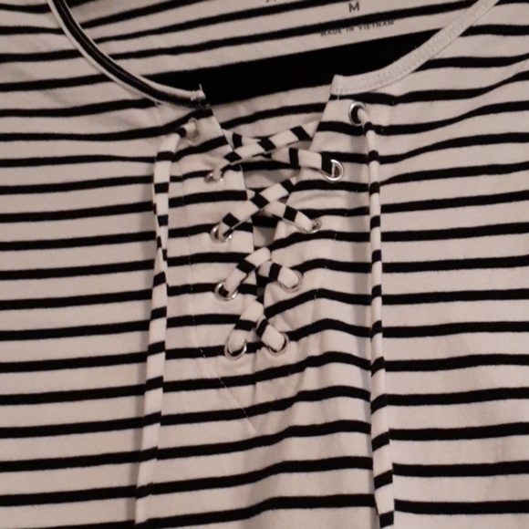 Bodycon lace-up dress - Picture 3 of 4